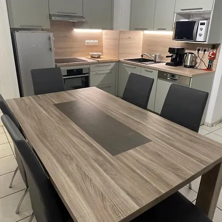 Apartment 65m² Idealement Place Pour 6 Pers.